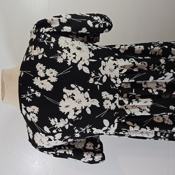 Shein Floral Print Puff Sleeve Tie Neck Smock Dress size 6 - Picture 4 of 9